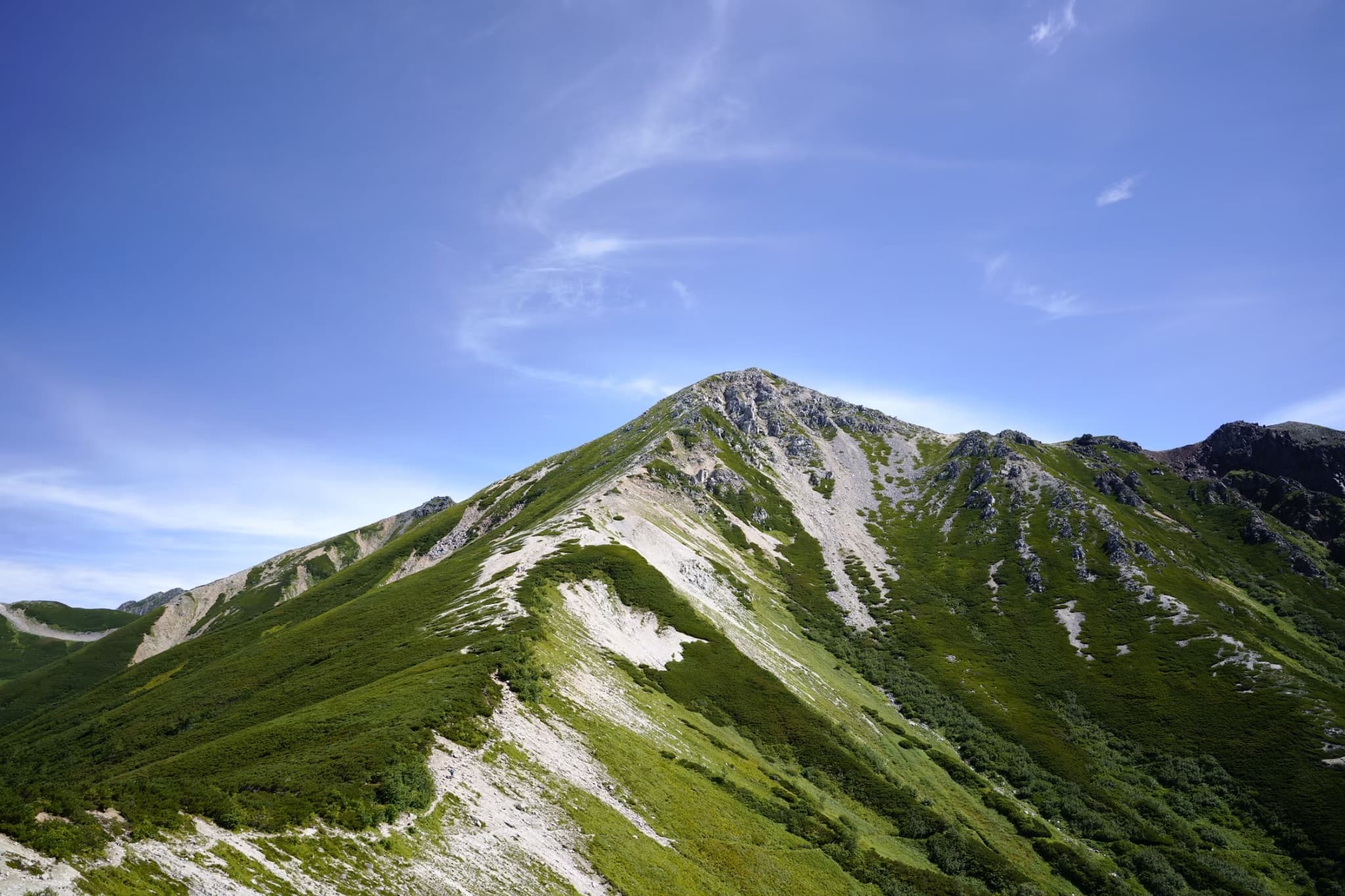鷲羽岳の美しい稜線