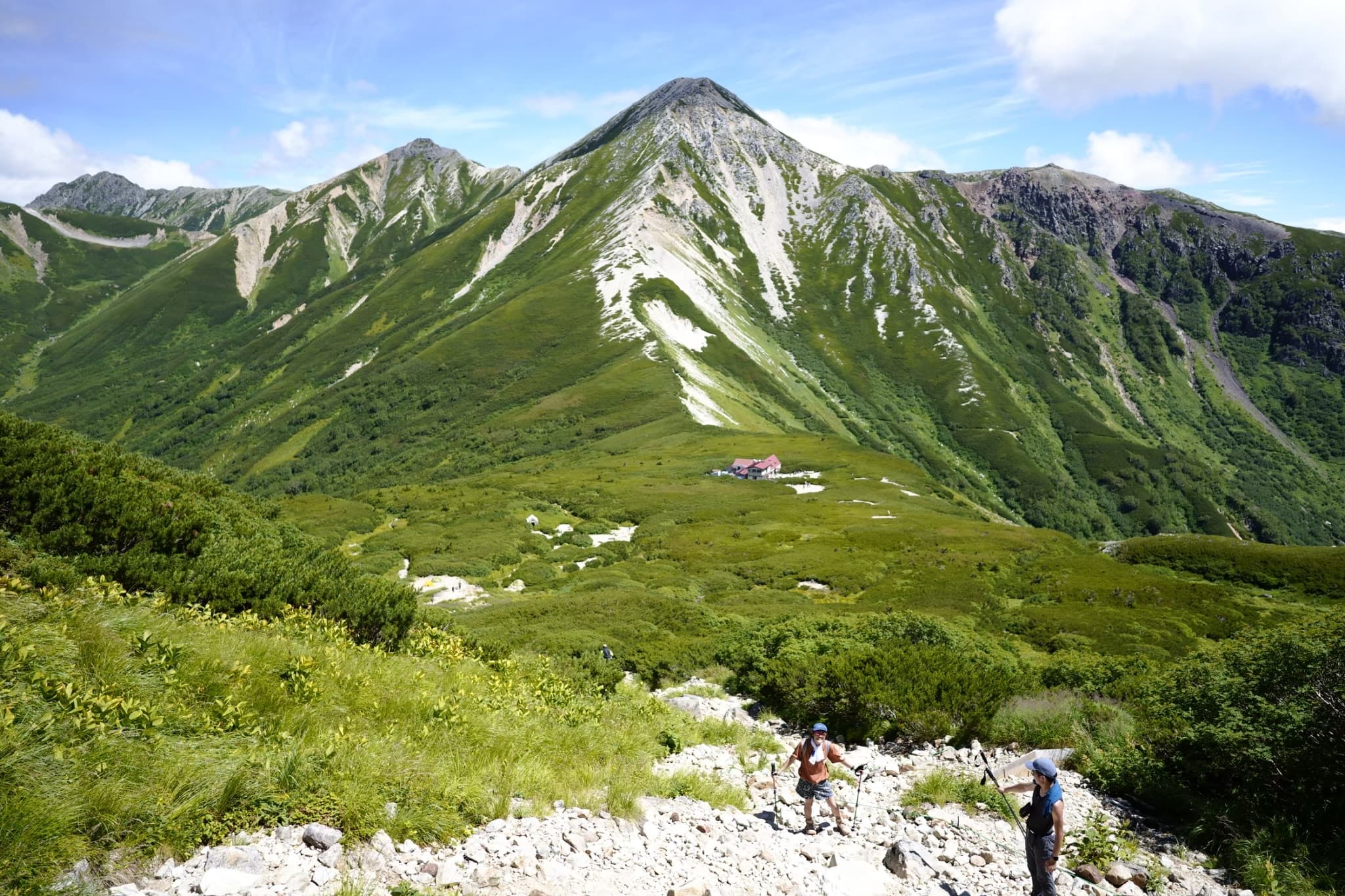 三俣蓮華岳登山道から見える鷲羽岳