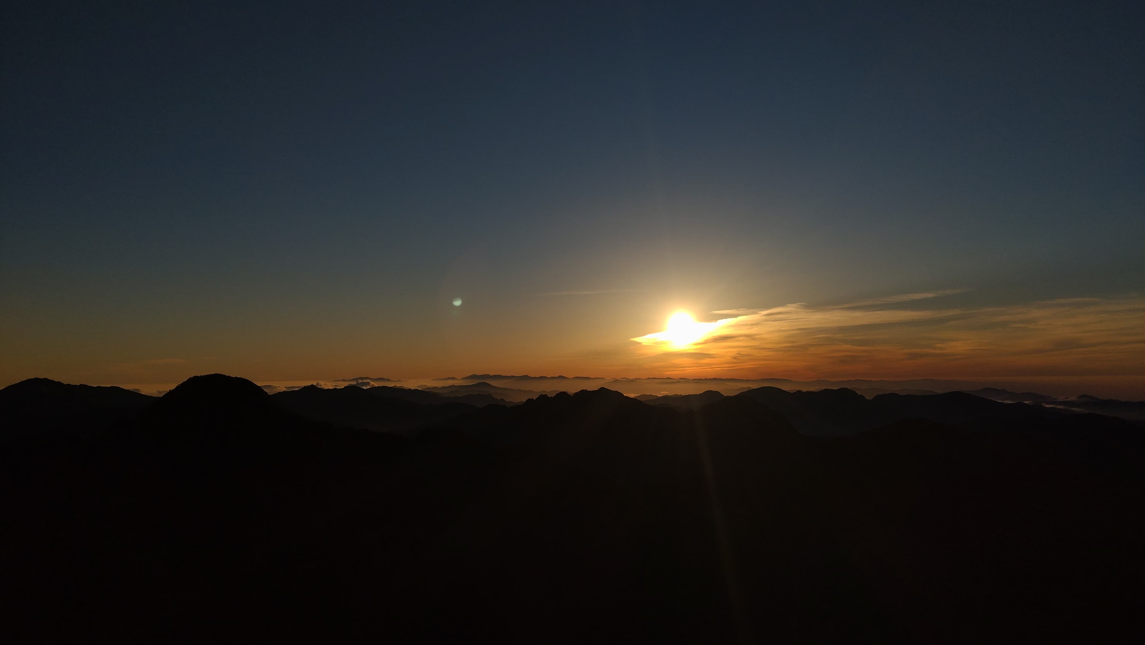 瓶ヶ森での朝陽