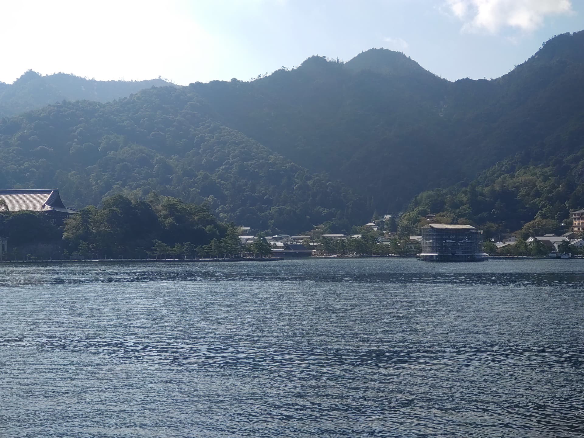 宮島フェリーからみた厳島神社の鳥居