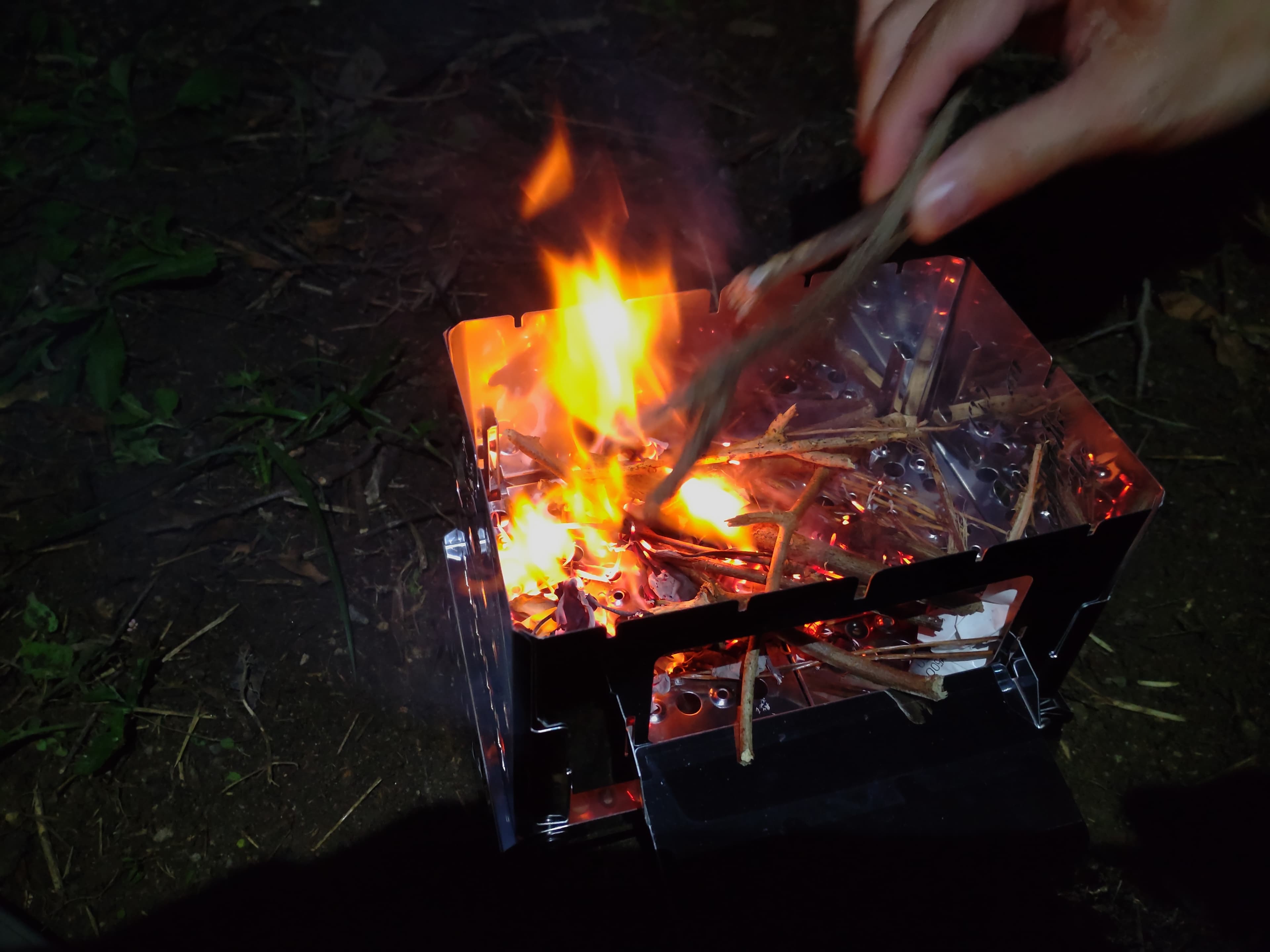 b6くんに木をくべる