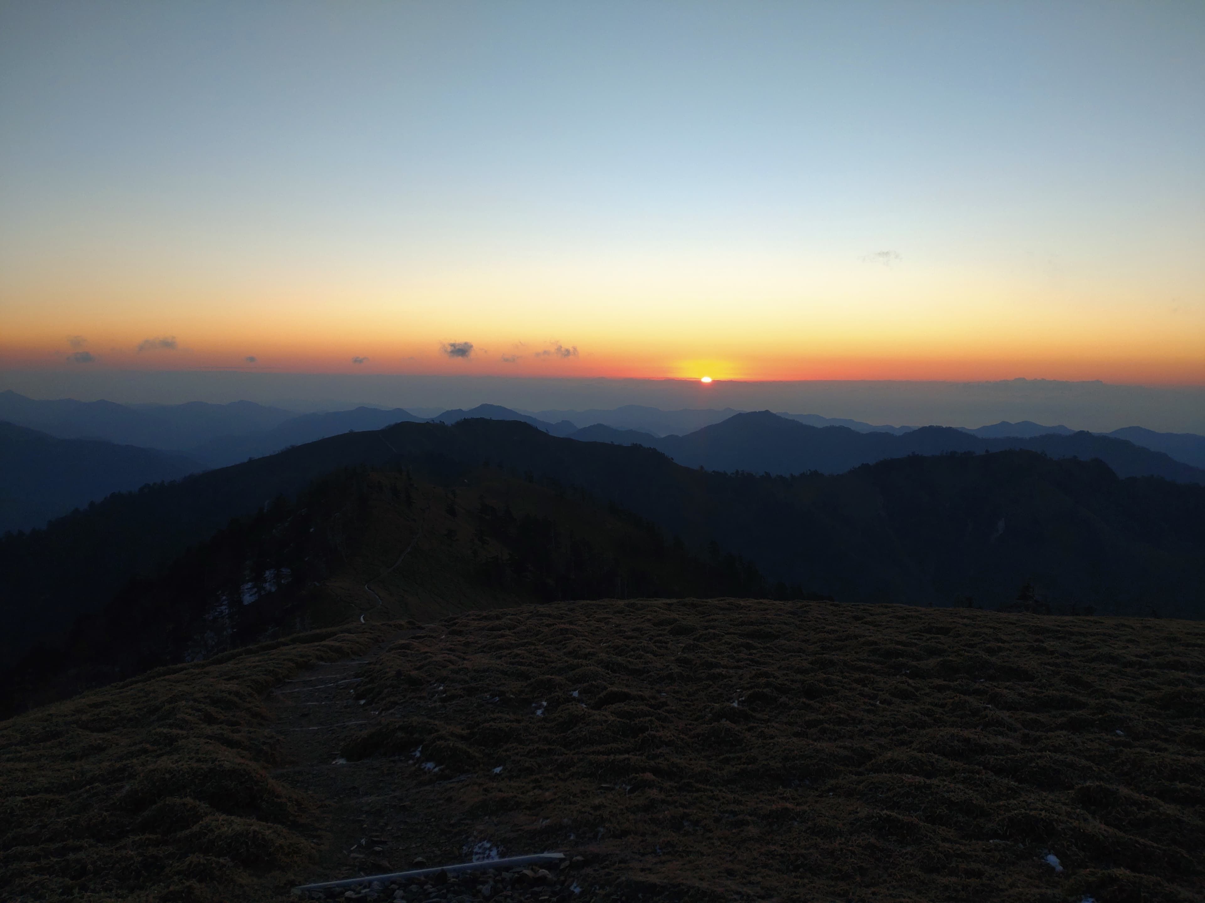 剣山山頂から望む朝陽
