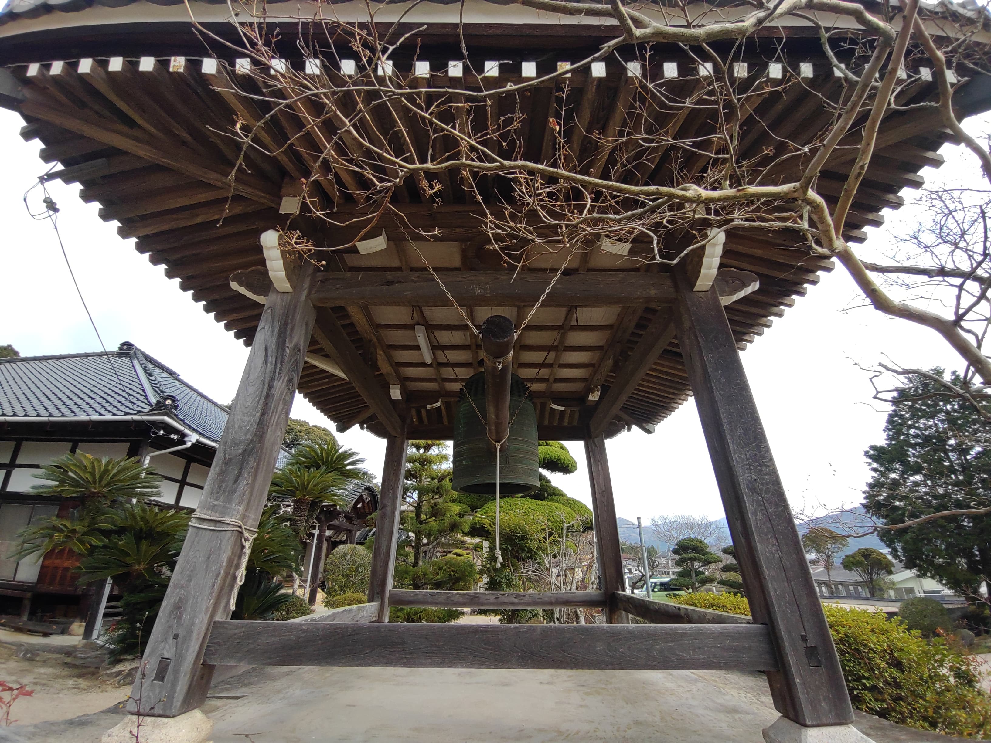 右田ヶ岳麓の寺の鐘
