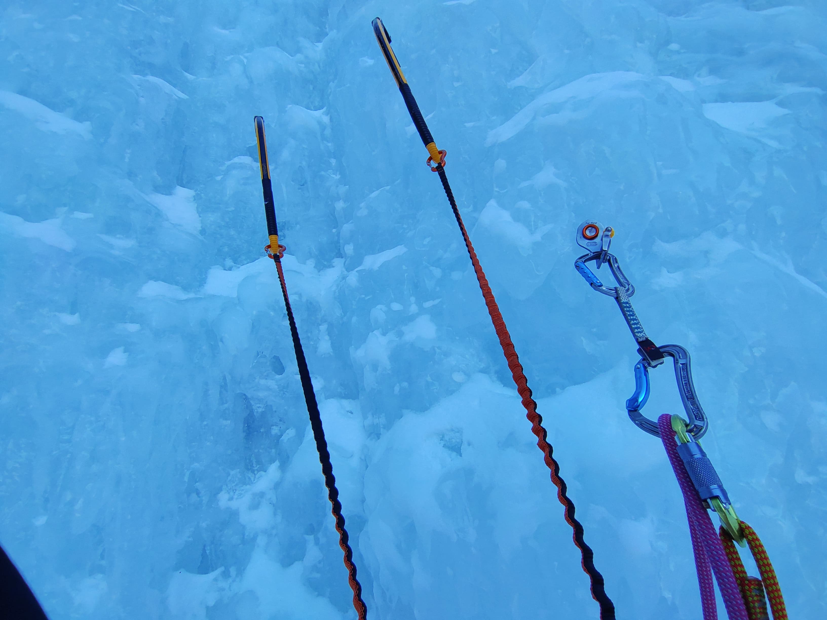 夏沢鉱泉アイスギャラリーでアイスクライミング