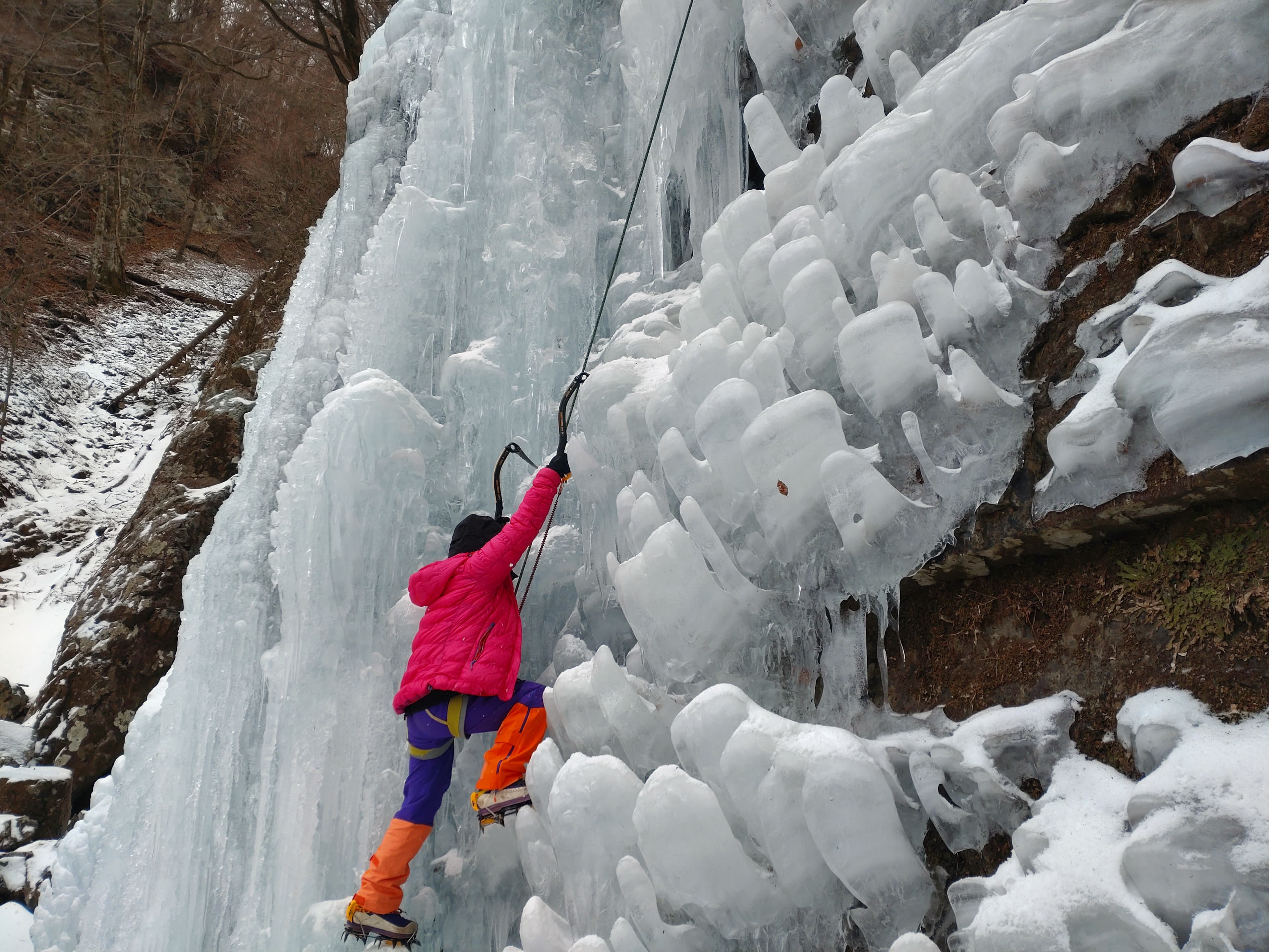 スズコヤ大滝でアイスクライミング