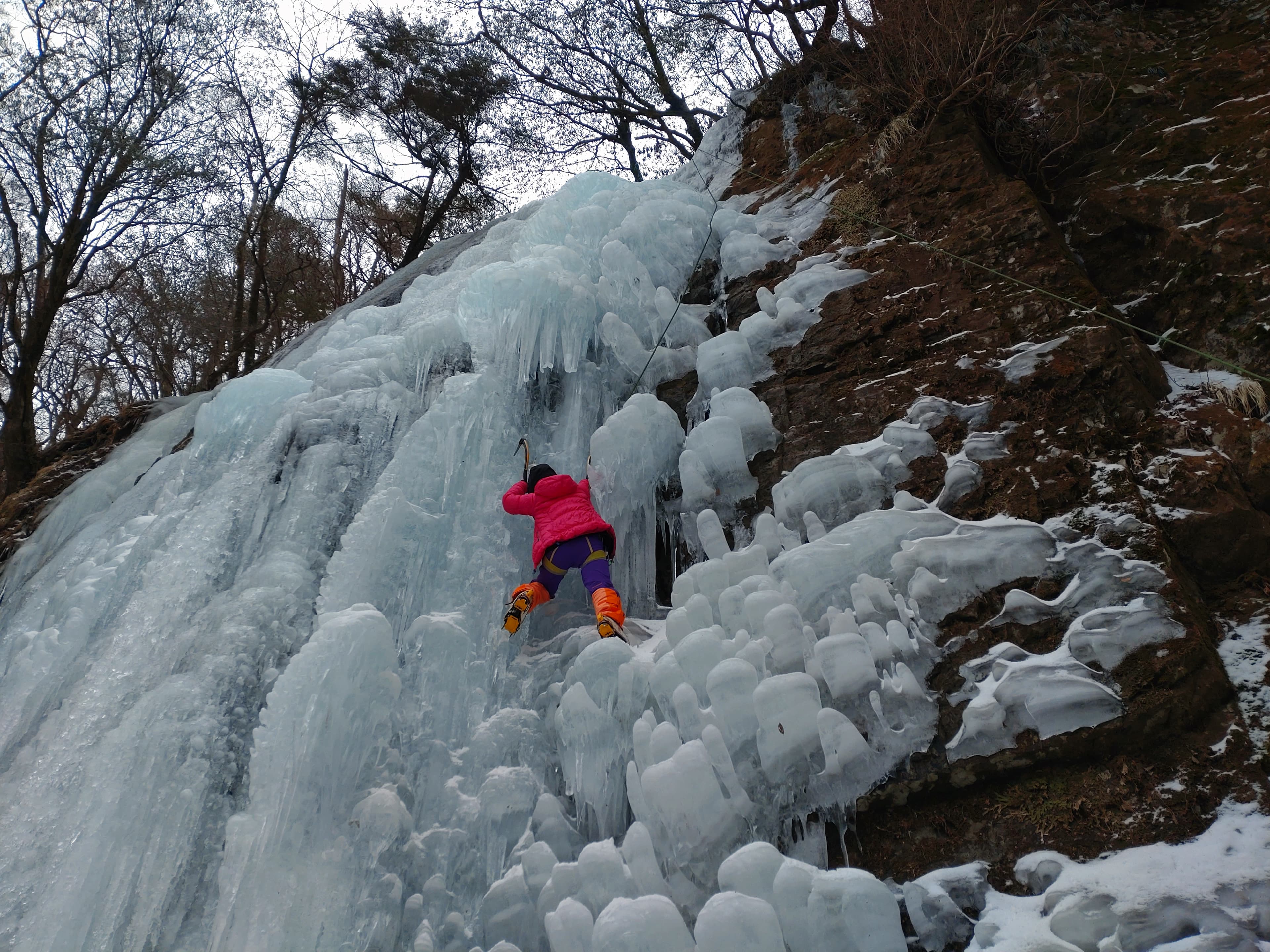 スズコヤ大滝でアイスクライミング
