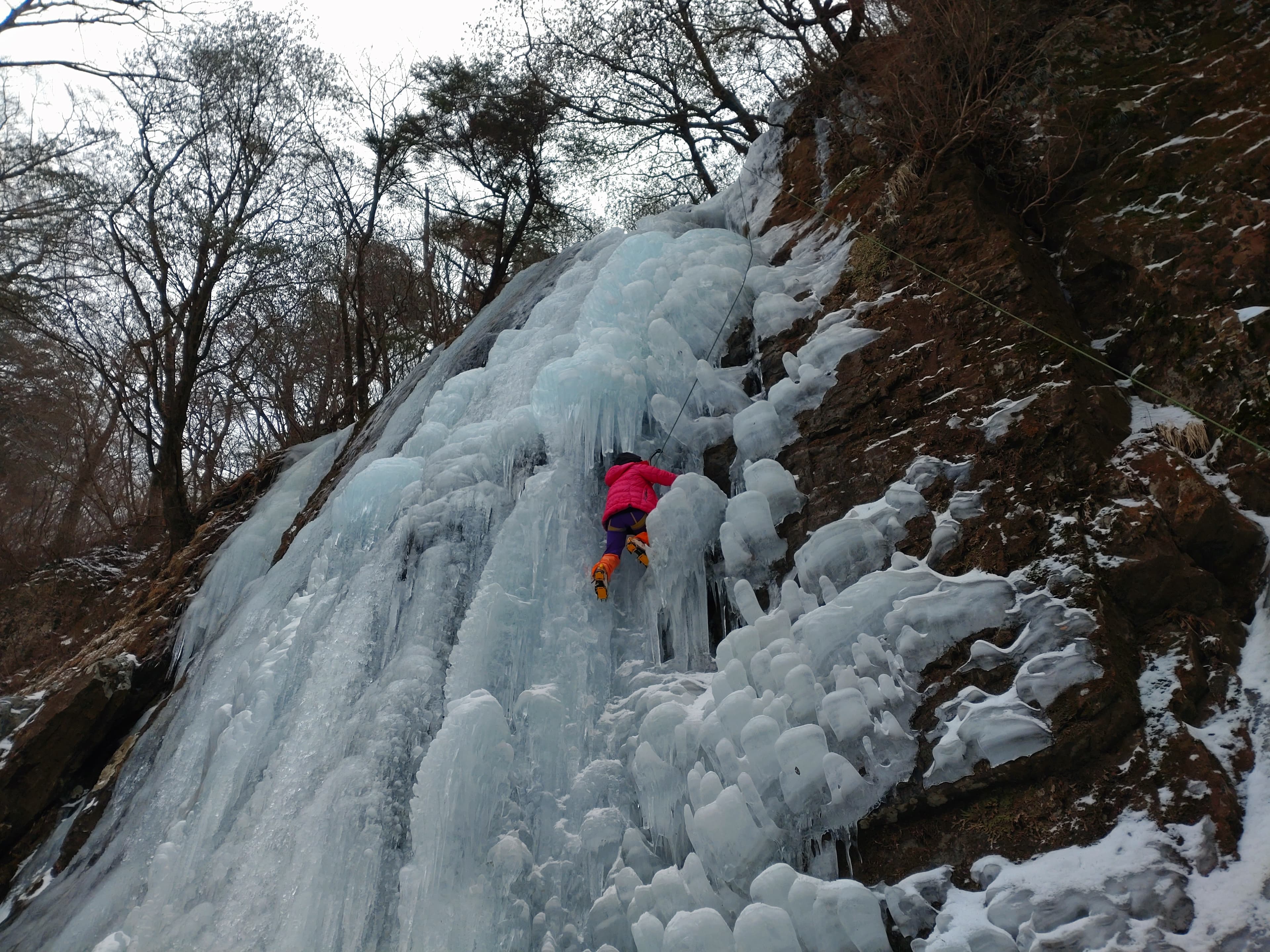スズコヤ大滝でアイスクライミング