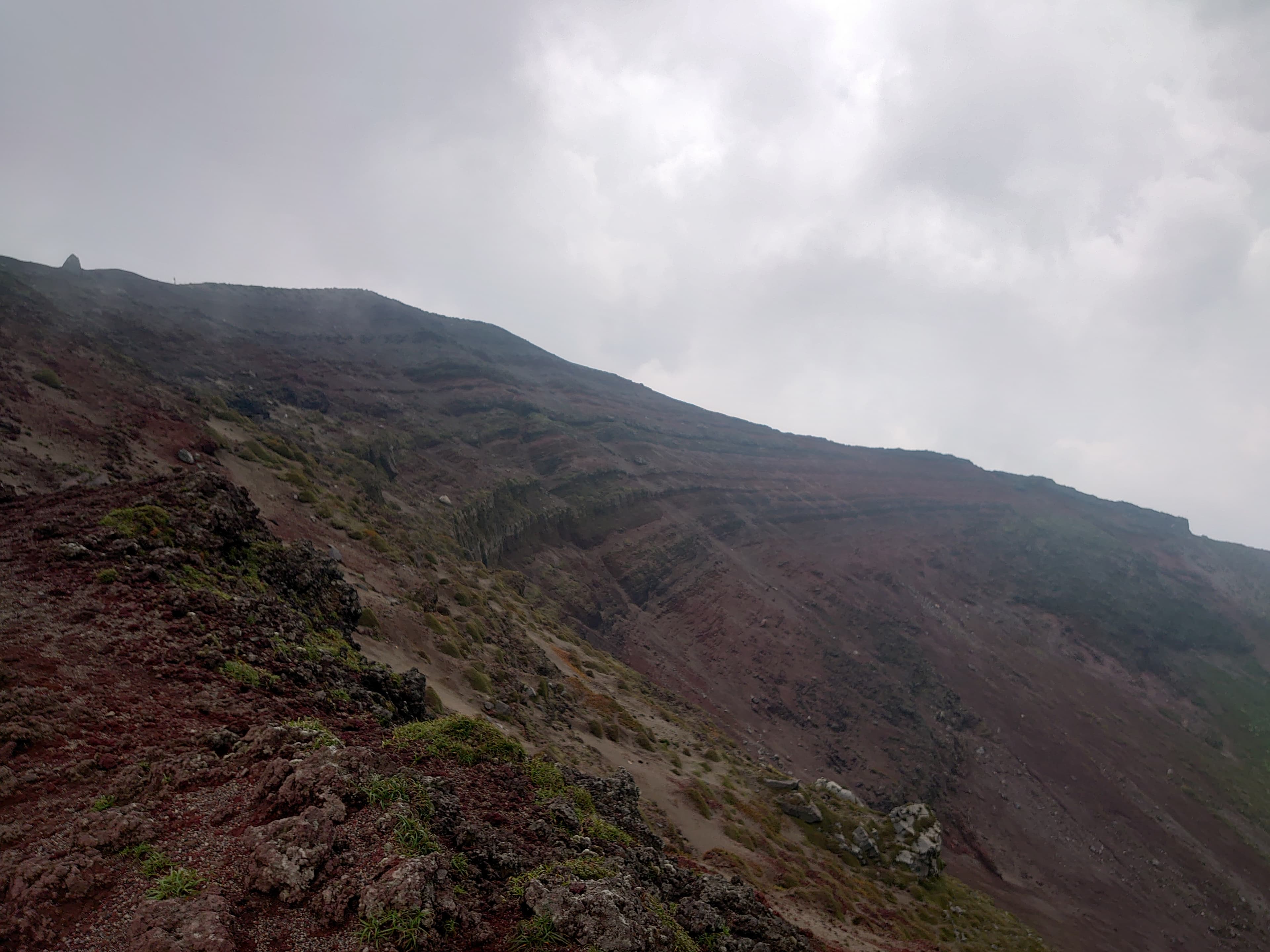 高千穂峰火口1