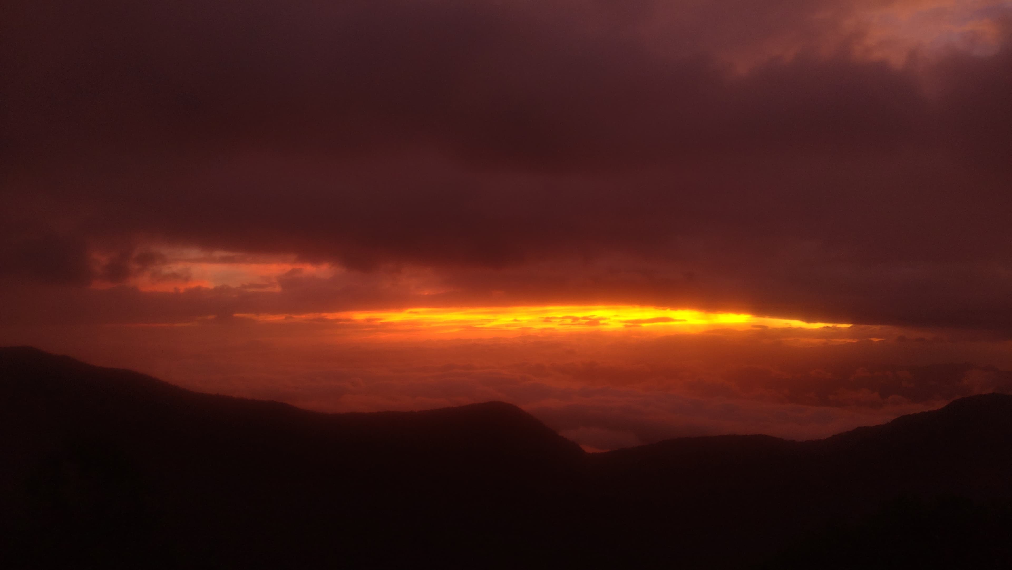 燕岳登山道で見えてきた日の出