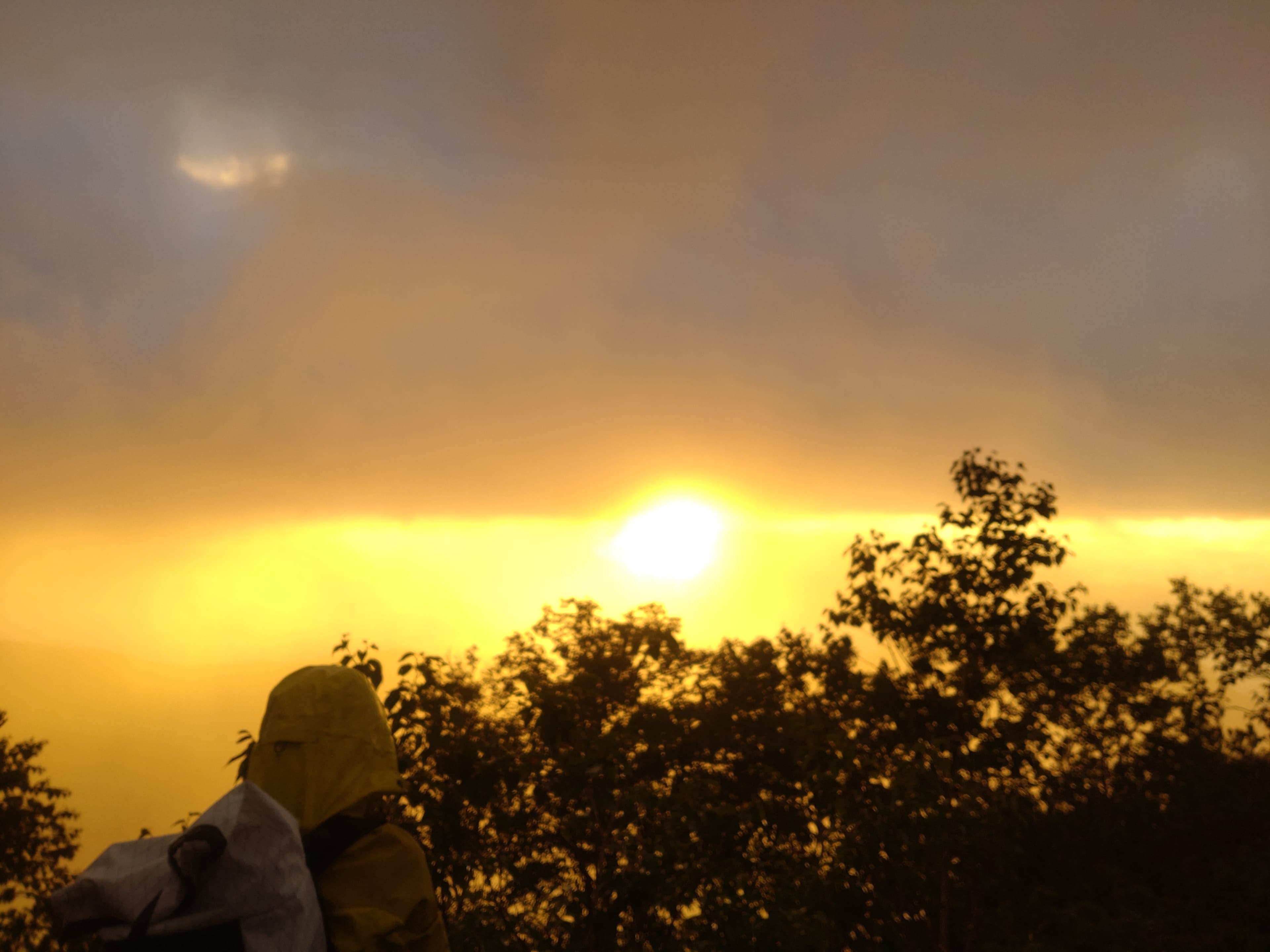 燕岳登山道で見た朝陽