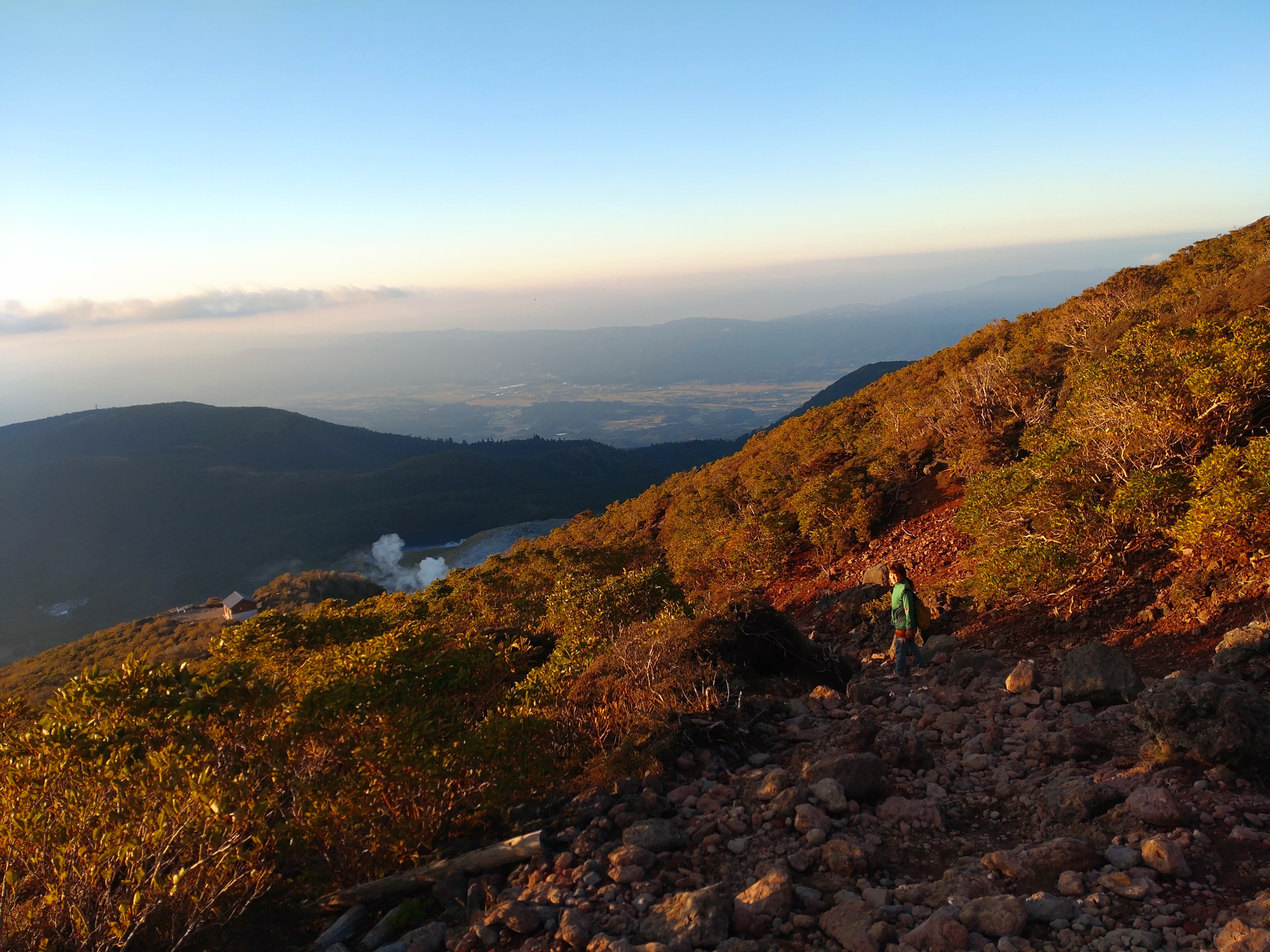 夕焼けの韓国岳登山道