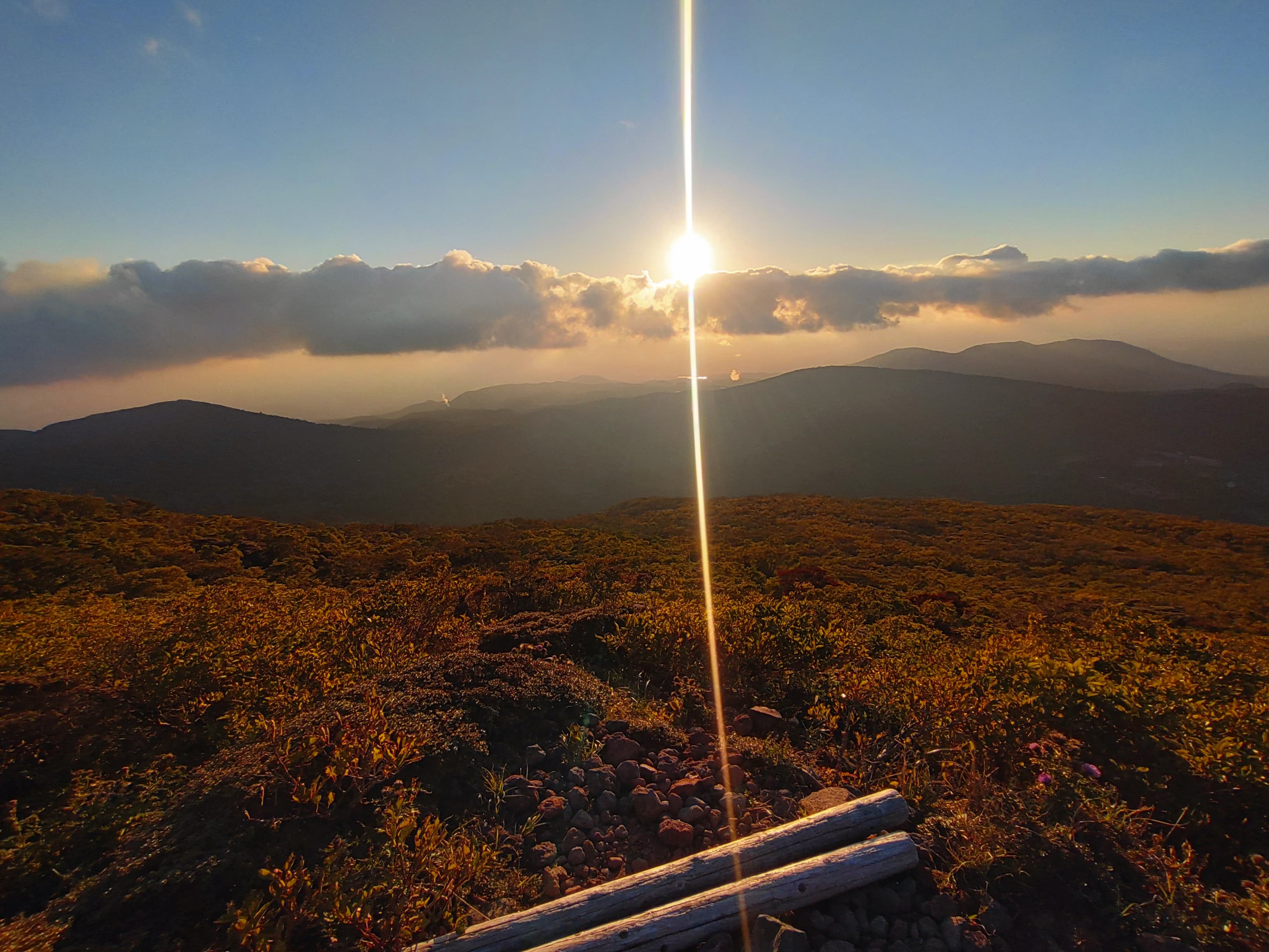 韓国岳登山道から見た夕陽