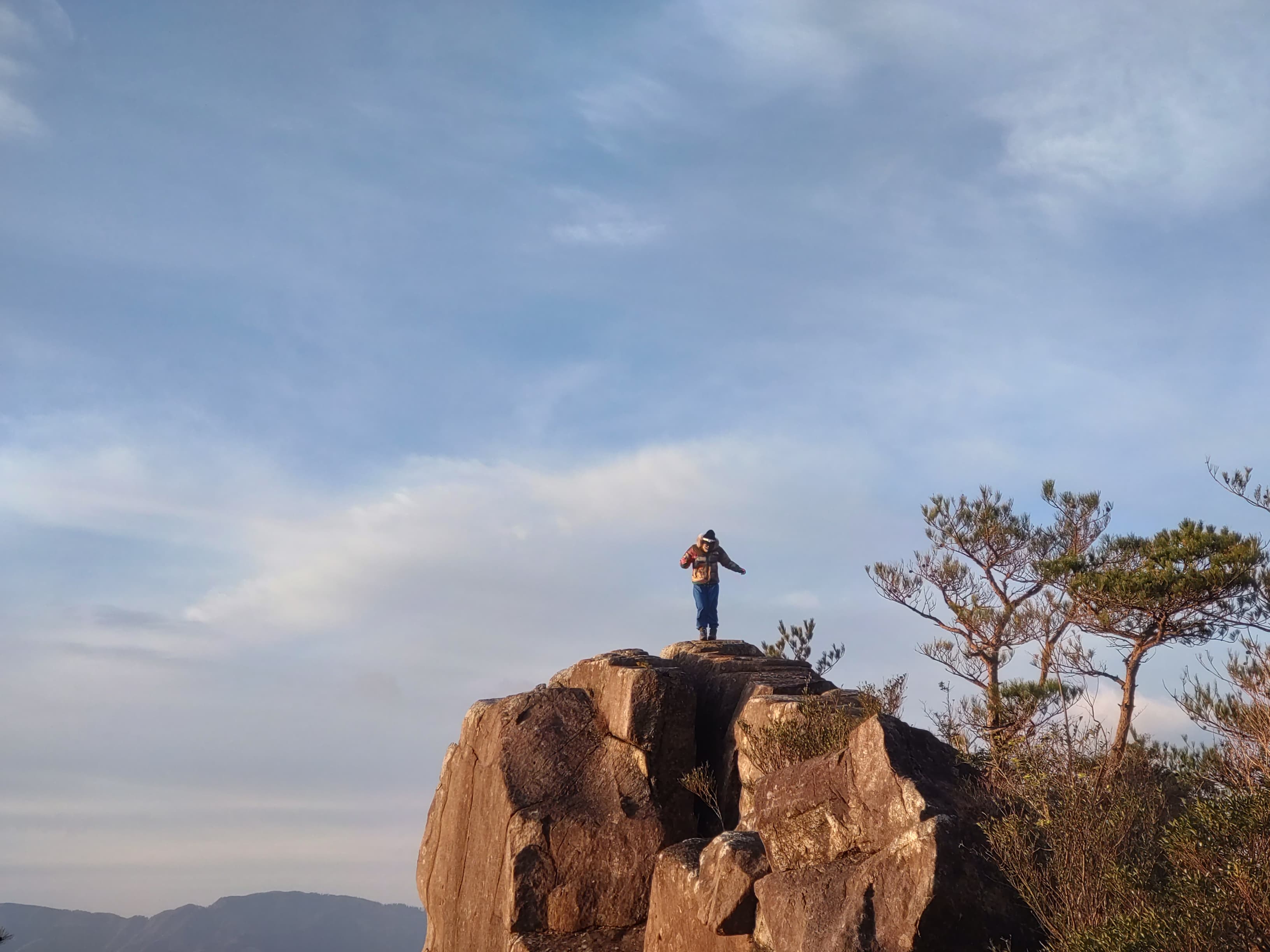 丹助岳の岩の上