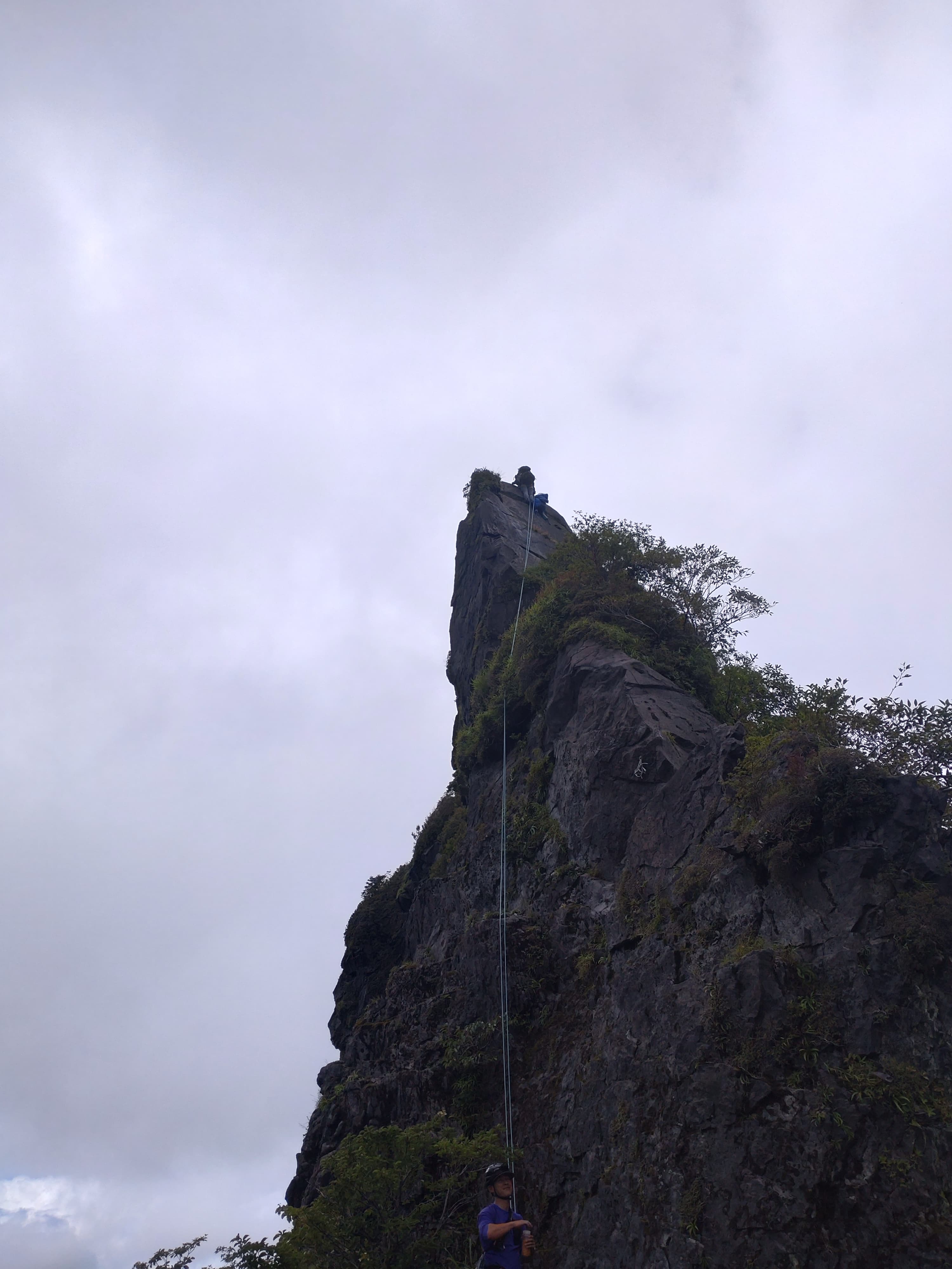 ローソク岩からの懸垂下降