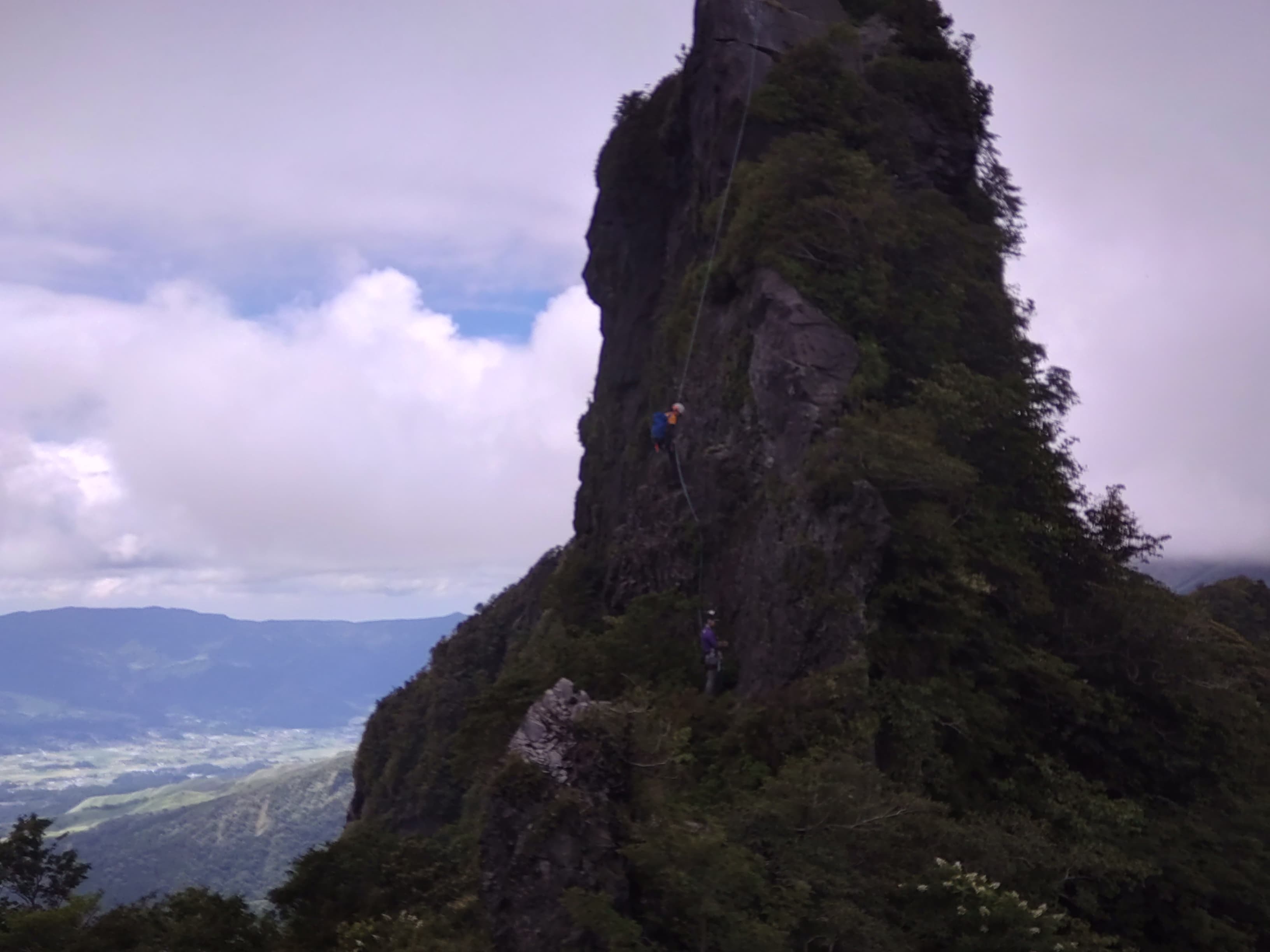 ローソク岩からの懸垂下降