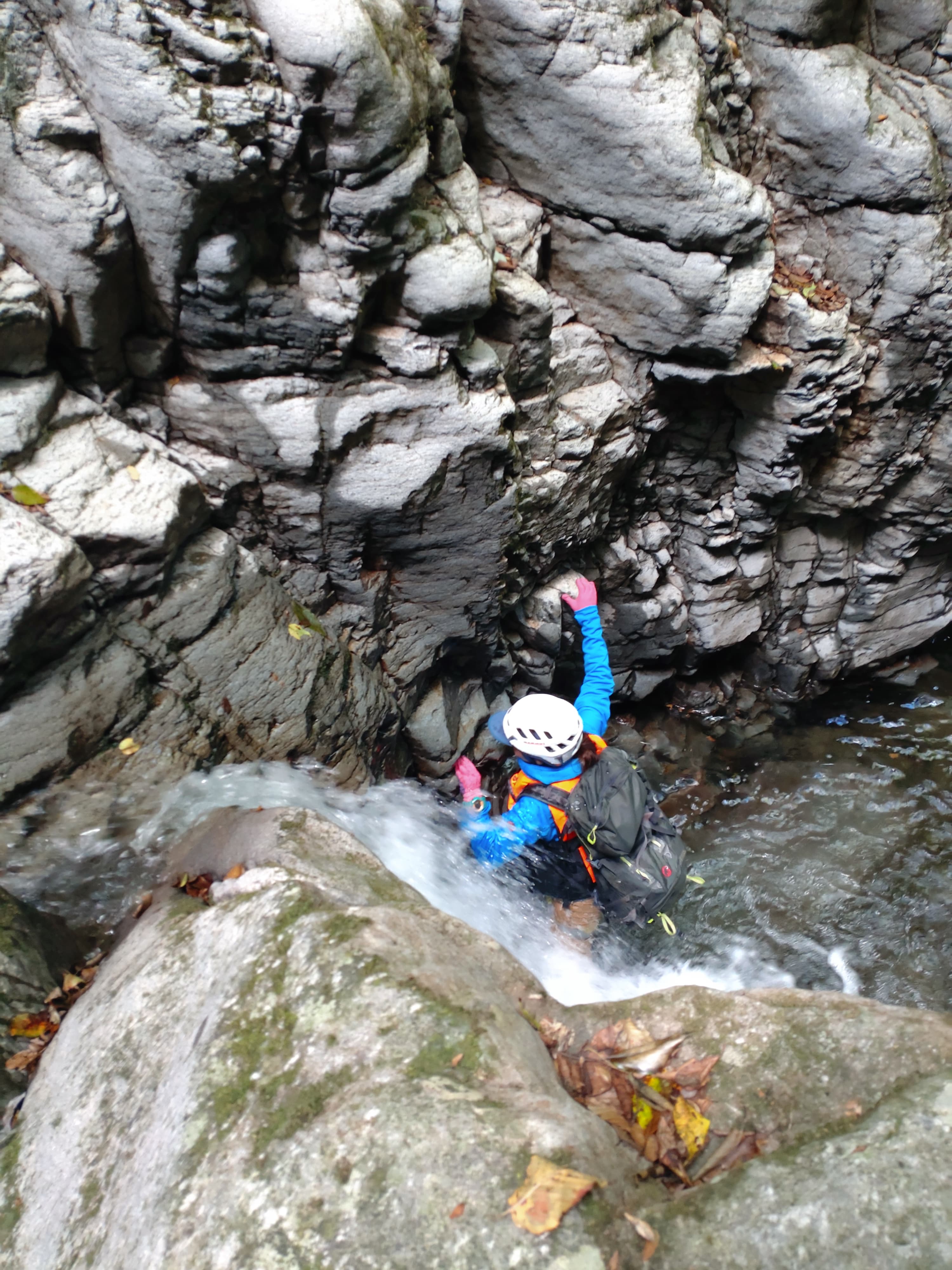 恐が淵で沢登り
