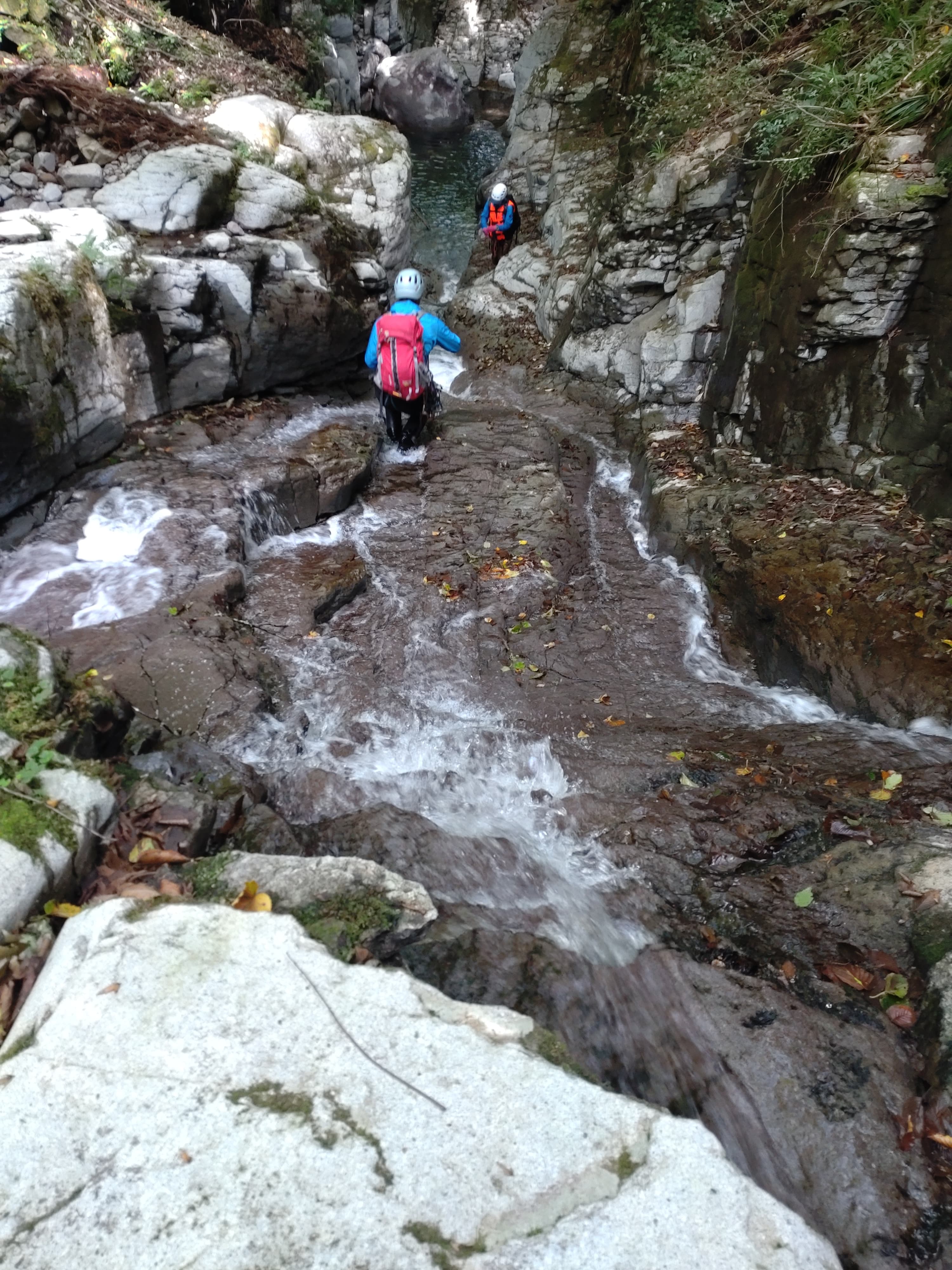 恐が淵で沢登り