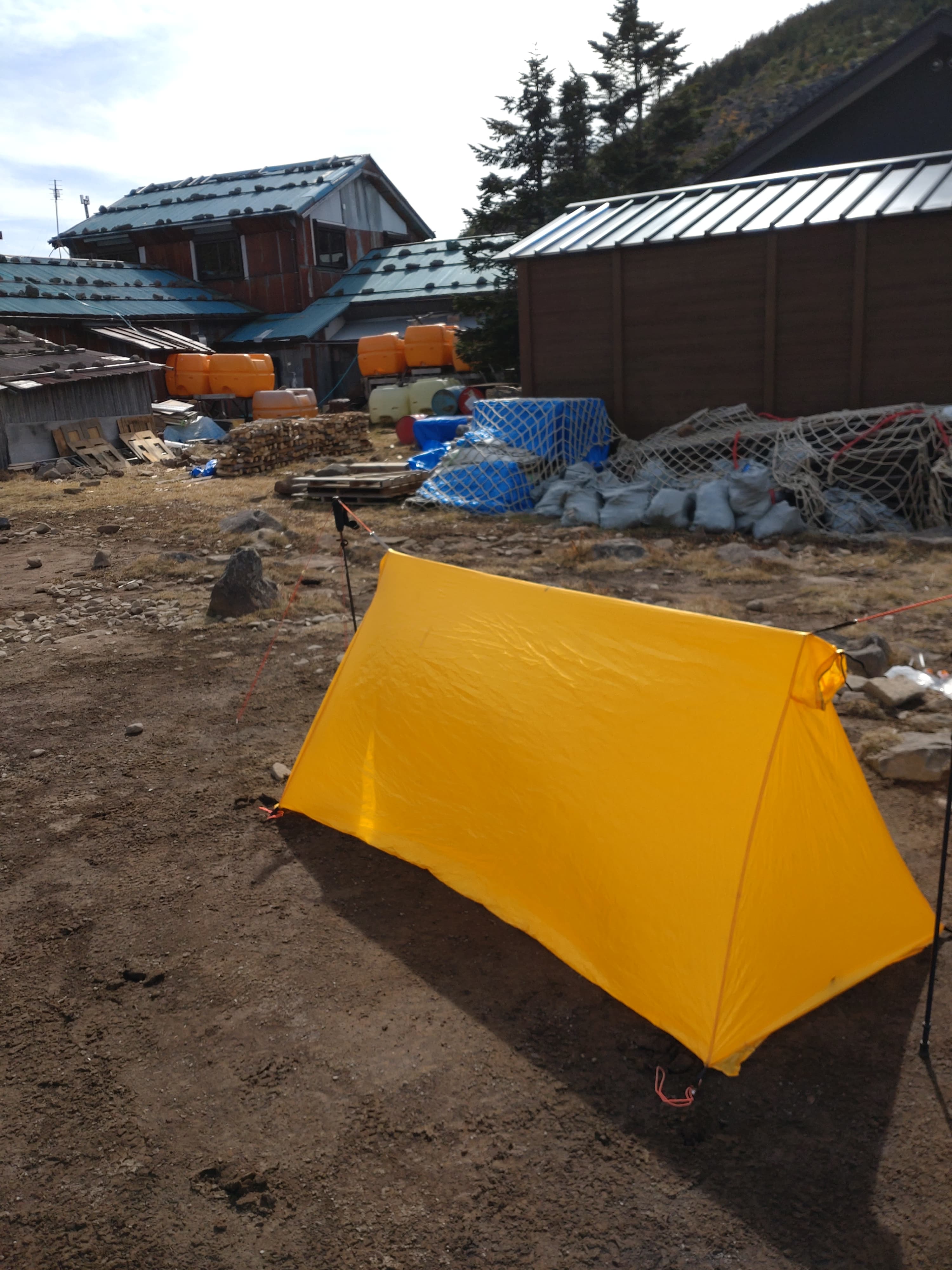 青年小屋のテント場