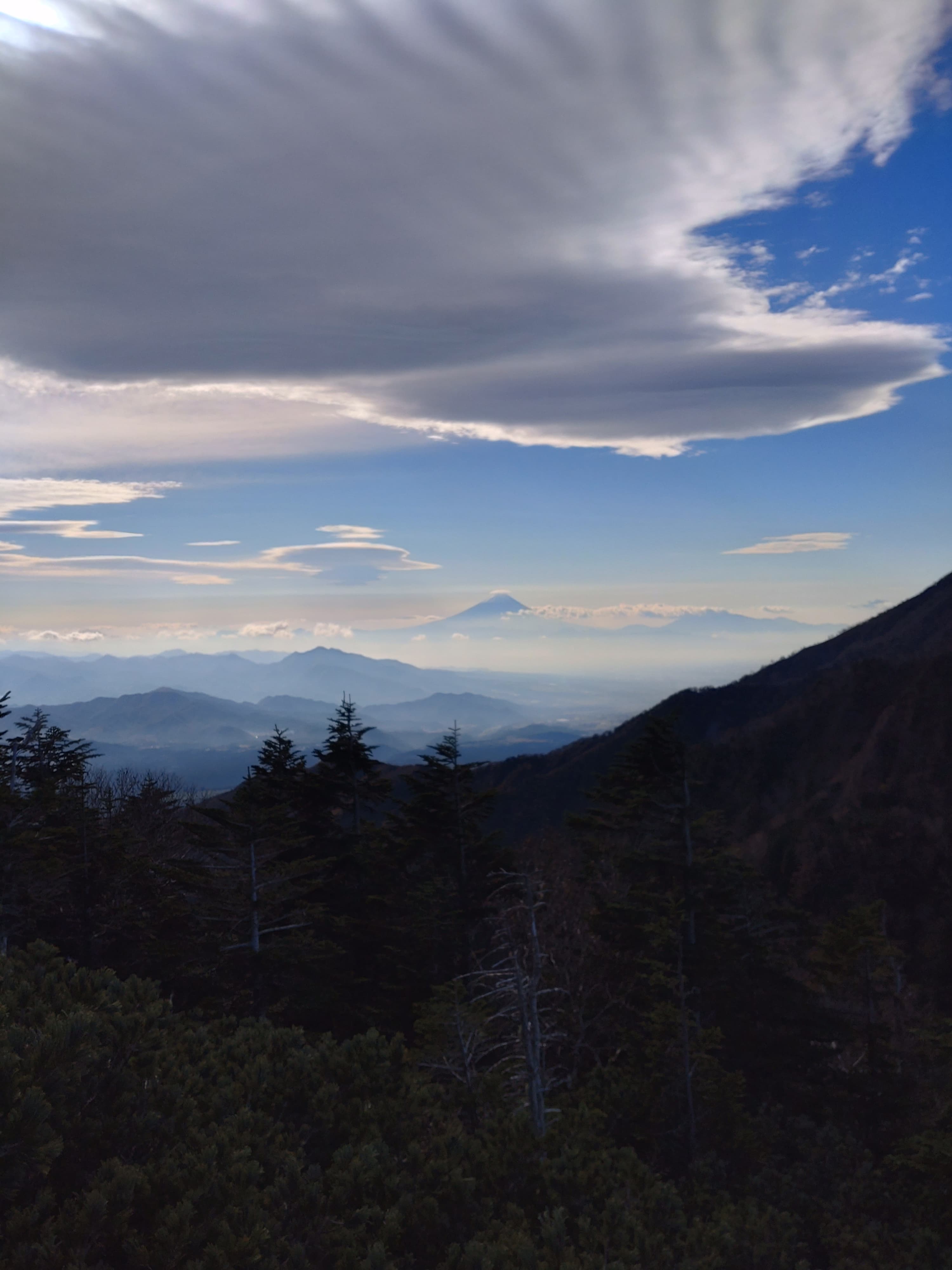 権現岳への道中に見える富士山