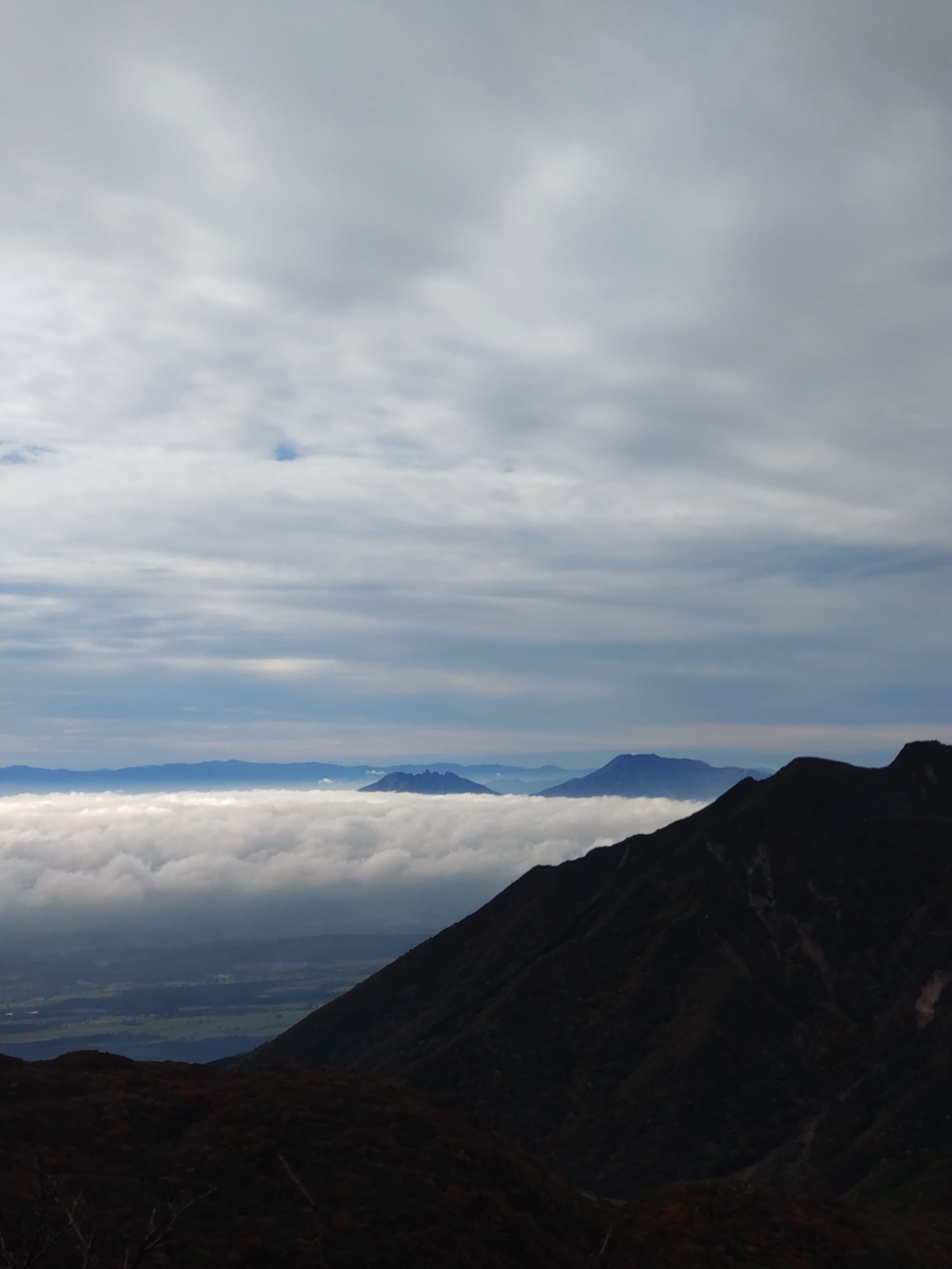 大船山登山道から見える根子岳