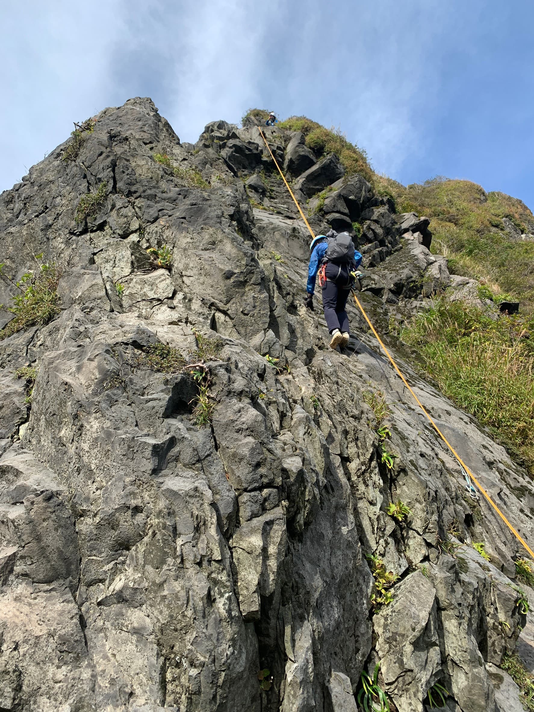 根子岳天狗峰からの懸垂下降